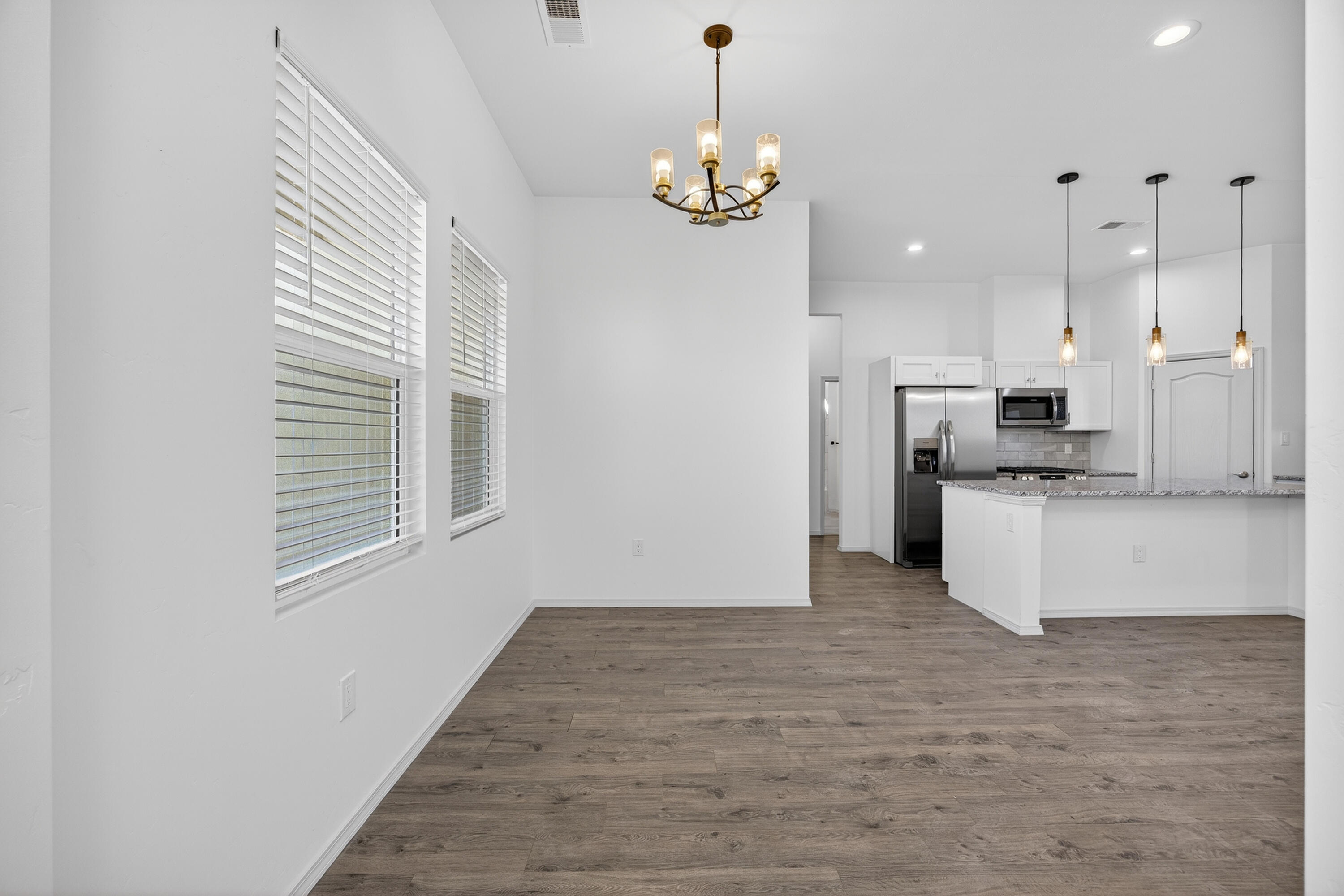 975 Night Sky Avenue NE