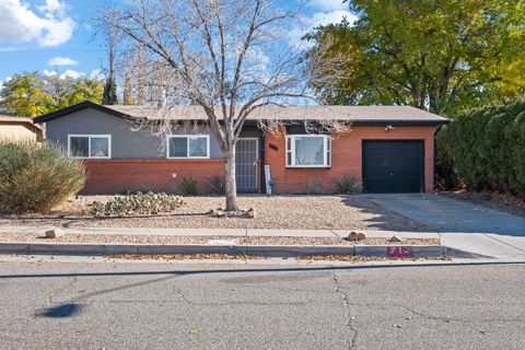 Photo of 712 Shirley Street NE, Albuquerque, NM 87123 (MLS # 1095324)