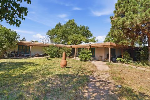 Homes For Sale - 150 Reed Lane<br/> Corrales, NM 87048