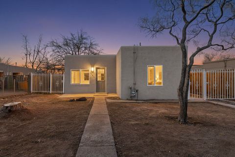 902 Headingly Avenue NW Albuquerque NM 87107