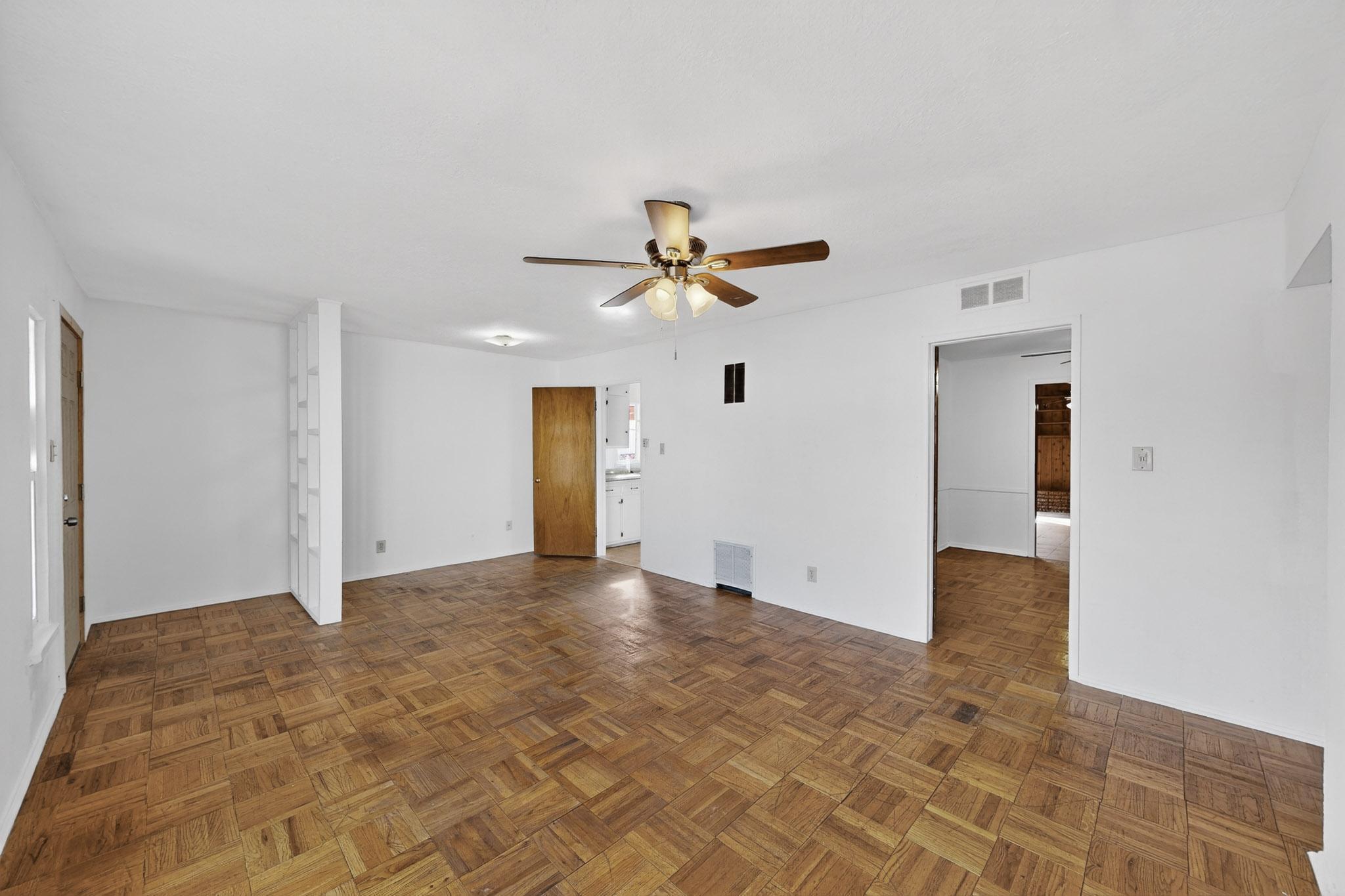 6008 Hannett Avenue NE