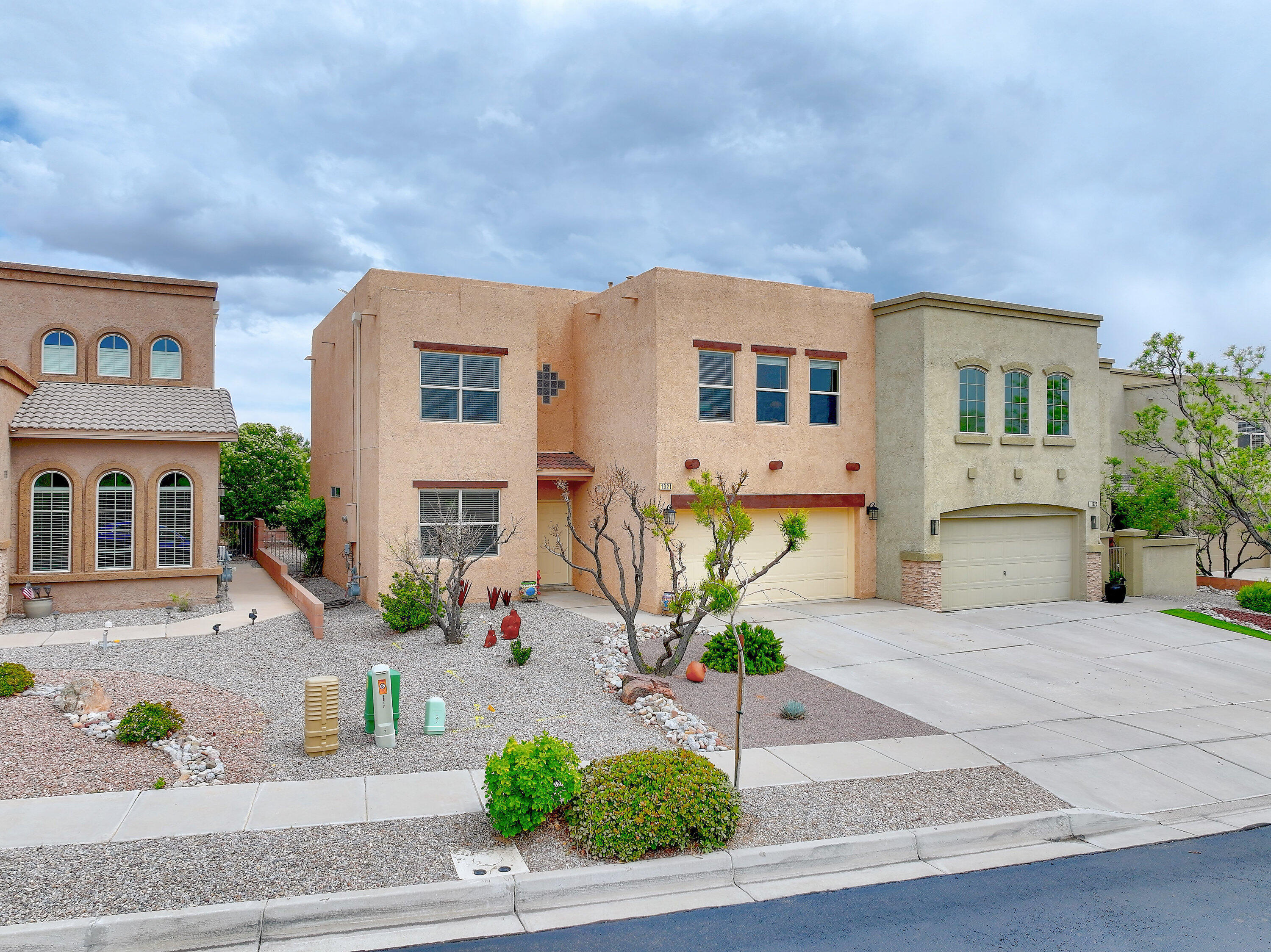 1921 Cortina Loop, Rio Rancho, New Mexico image 1