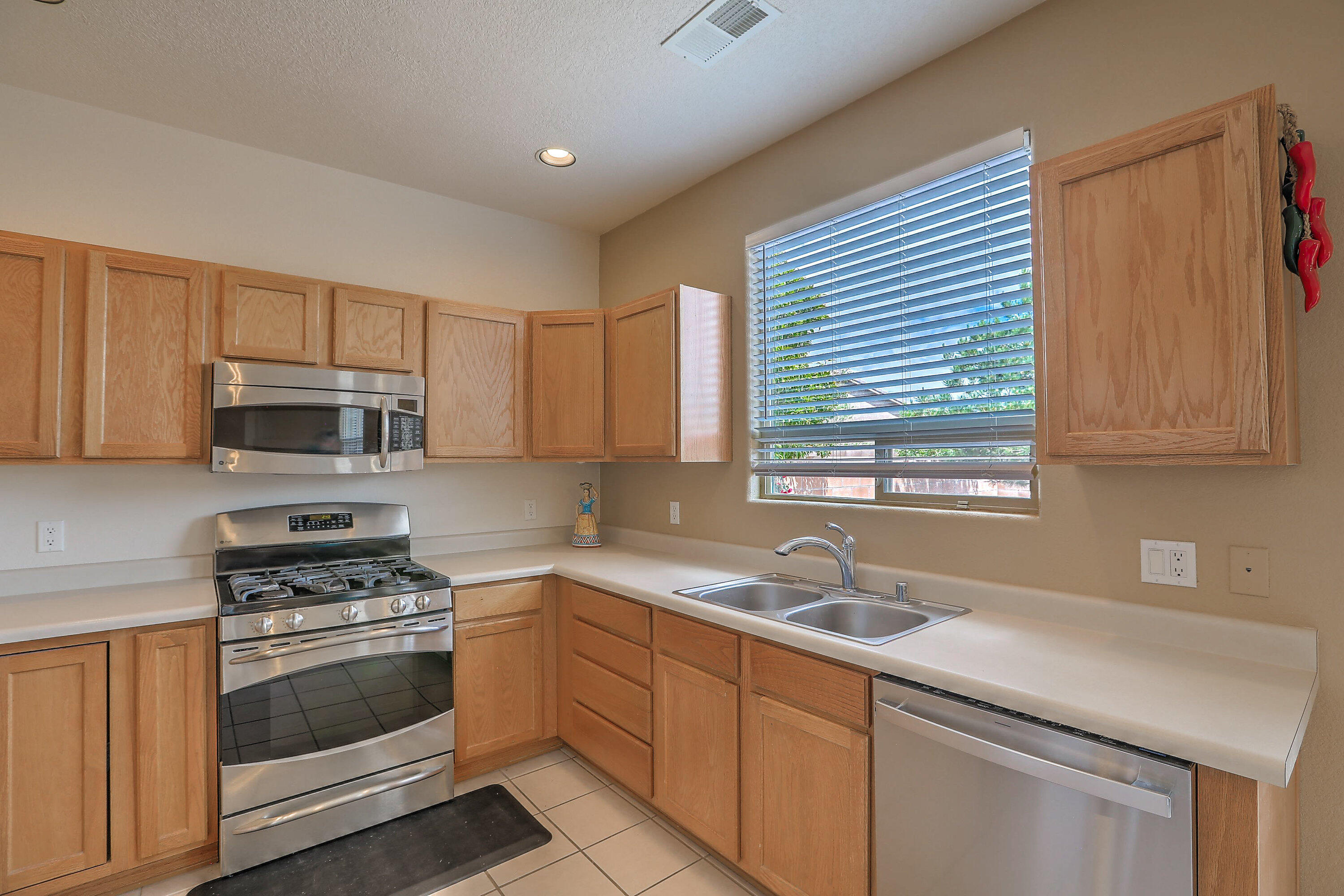 1921 Cortina Loop, Rio Rancho, New Mexico image 8