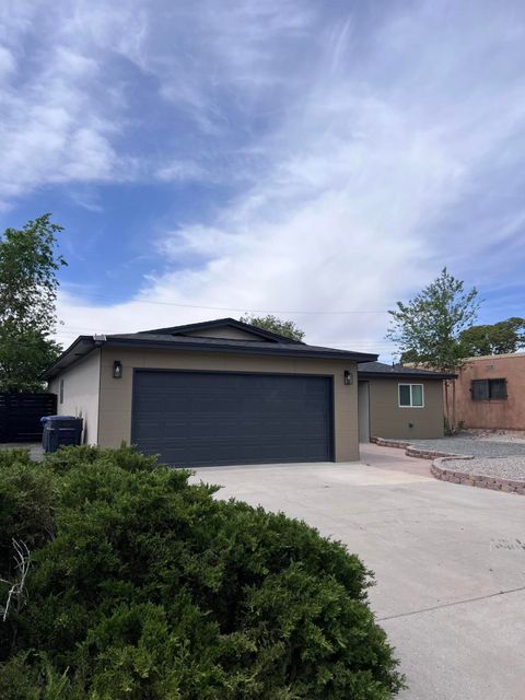 Photo of 905 La Charles Drive NE, Albuquerque, NM 87112 (MLS # 1102040)