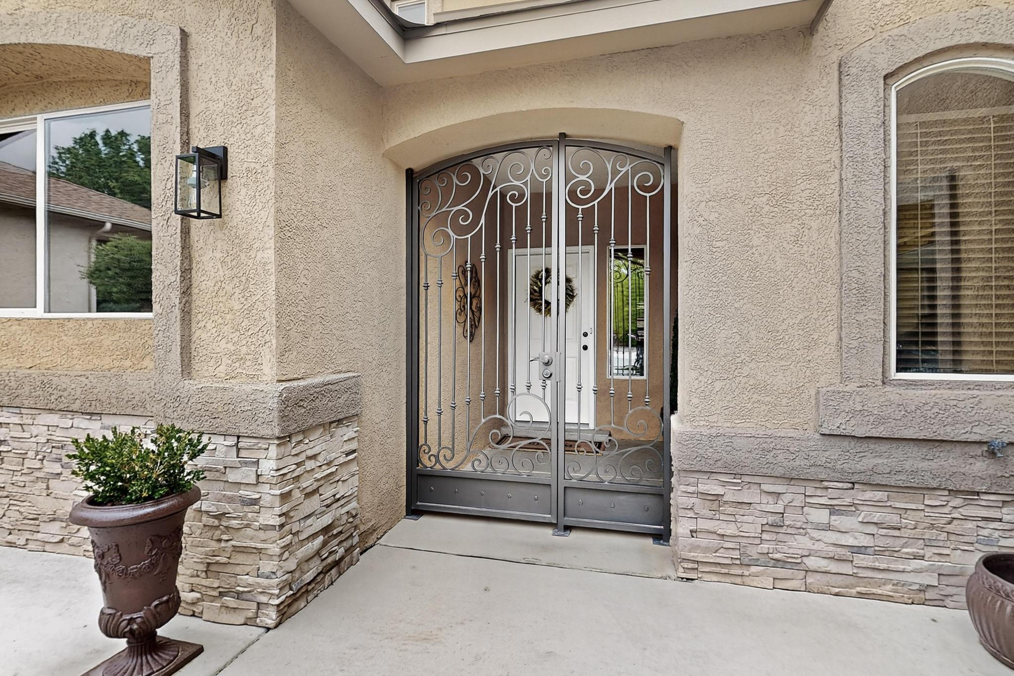 8142 SAND SPRINGS Circle NW