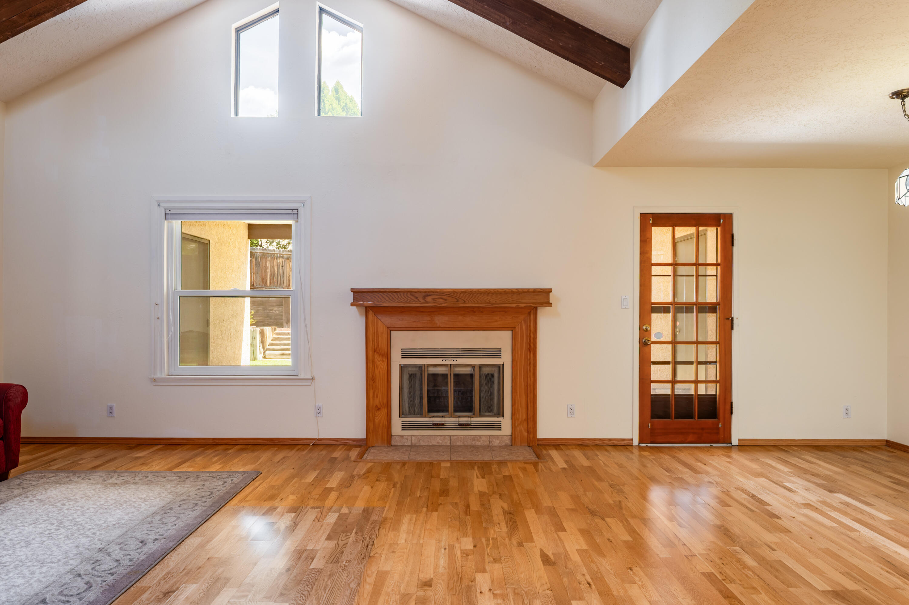 5504 COMPADRE Court NE