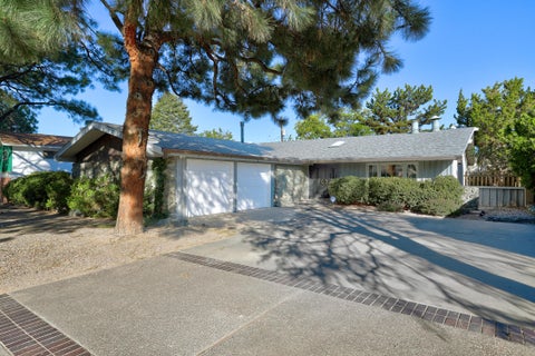 Photo of 7009 Ottawa Road NE, Albuquerque, NM 87110 (MLS # 1112807)