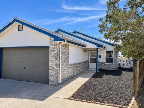 Homes For Sale - 109 Vissing Place<br/> Los Lunas, NM 87031