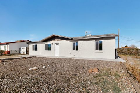Photo of 1008 W Ross Avenue, Belen, NM 87002 (MLS # 1094589)