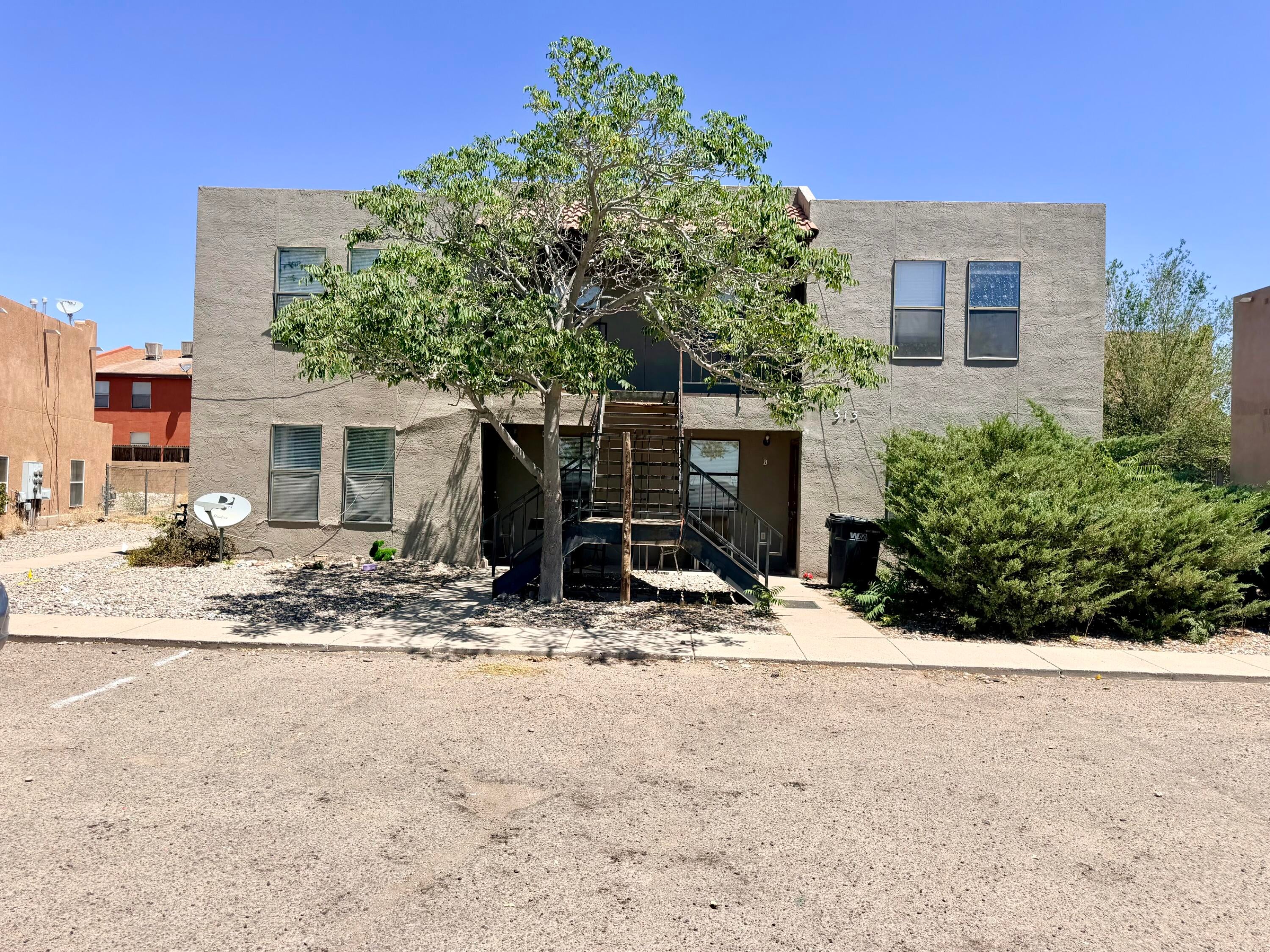 309-313 Geraldine Loop SE