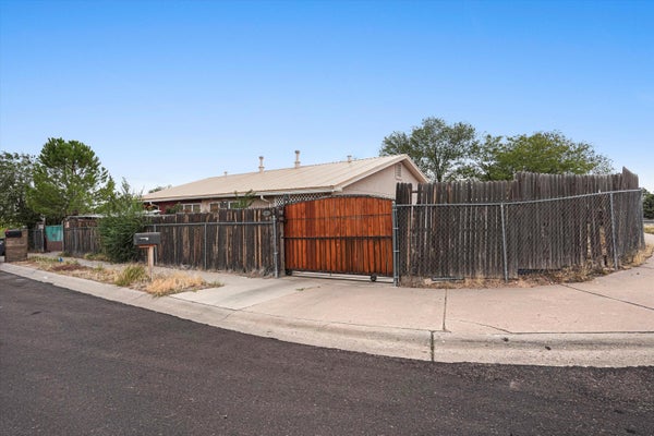 15 SIERRA PL N # B, SANTA FE, NM 87508 - Image f956530eb8eac3d34da292e90a6defe2/3755481808