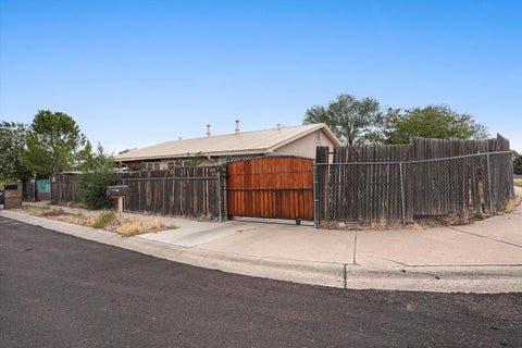 Townhouse For Sale - 15 N Sierra Place # B<br/> Santa Fe, NM 87508