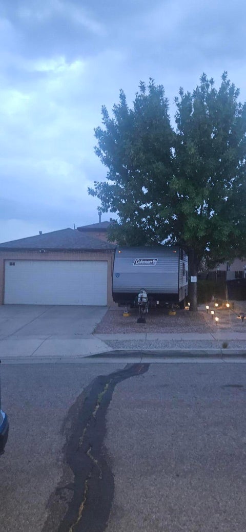 Photo of 10012 Rawhide Avenue SW, Albuquerque, NM 87121 (MLS # 1107437)