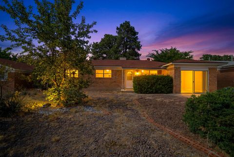 Photo of 4721 Comanche Road NE, Albuquerque, NM 87110 (MLS # 1102837)