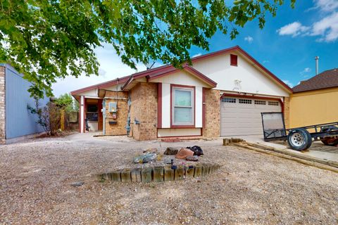 Photo of 2040 Gomez Drive SW, Los Lunas, NM 87031 (MLS # 1094638)