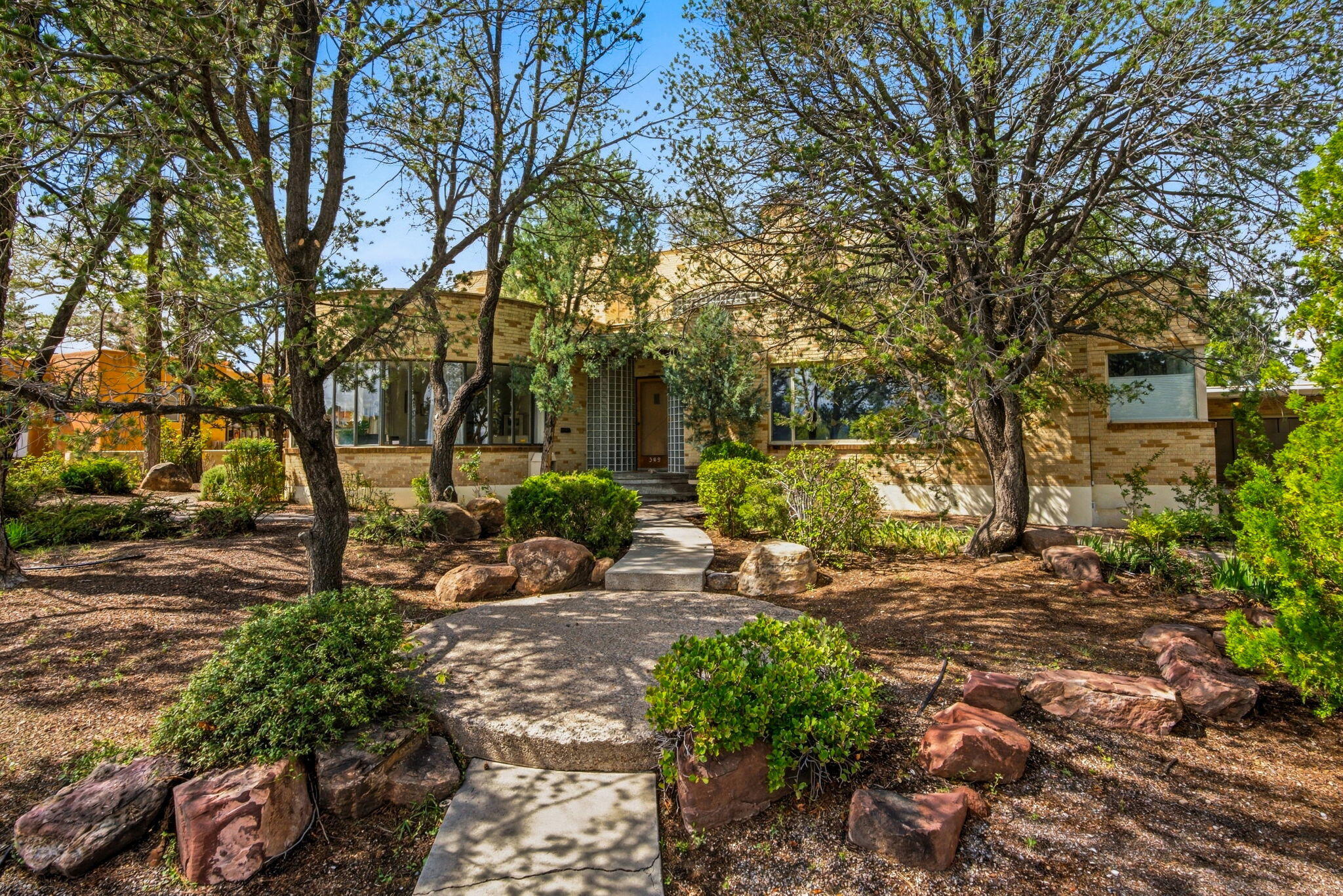 309 Hermosa Drive SE
