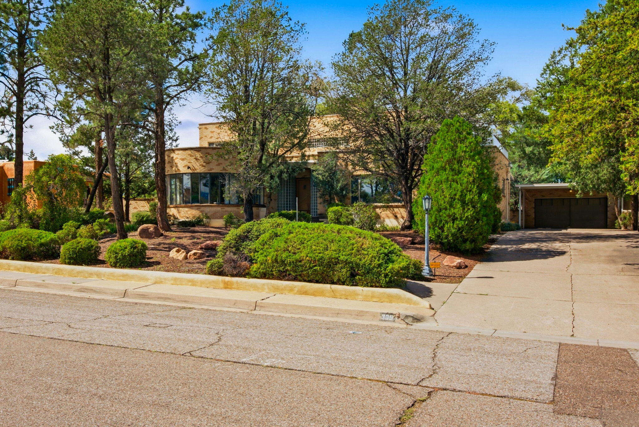 309 Hermosa Drive SE