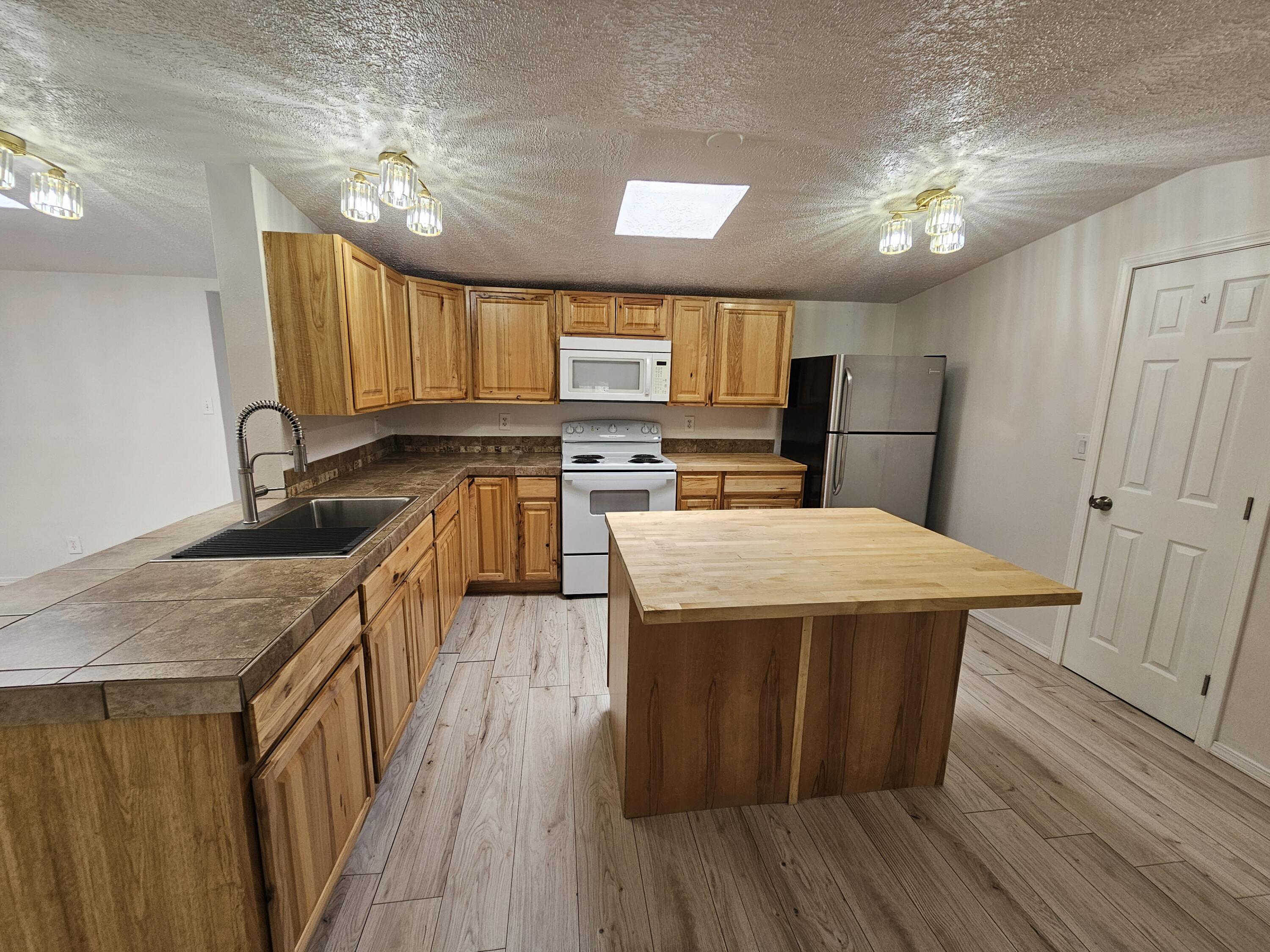 244 E Avenida Bernalillo