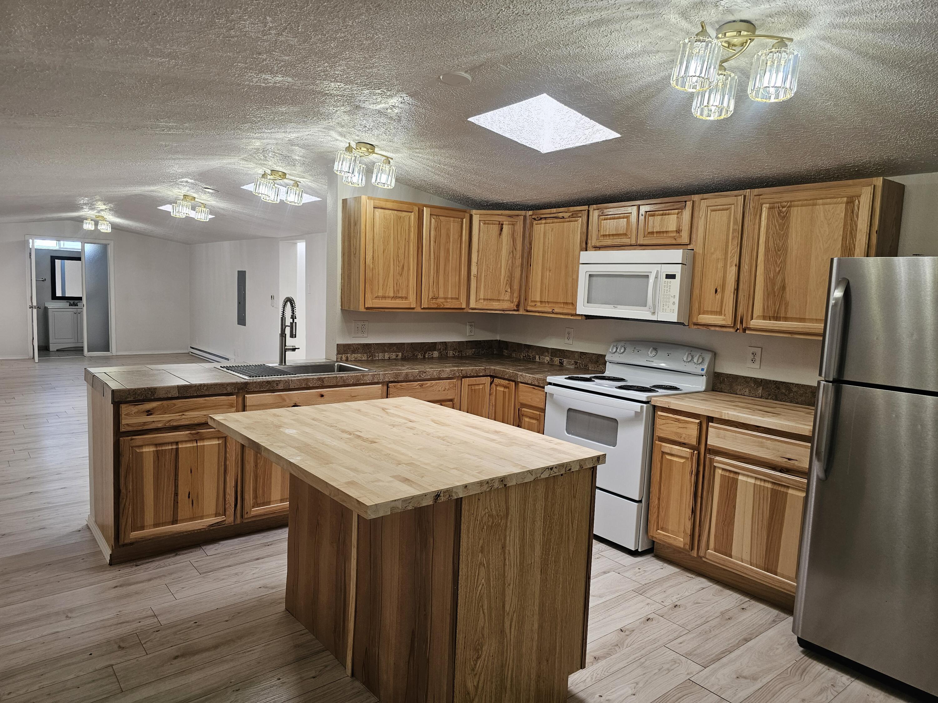 244 E Avenida Bernalillo
