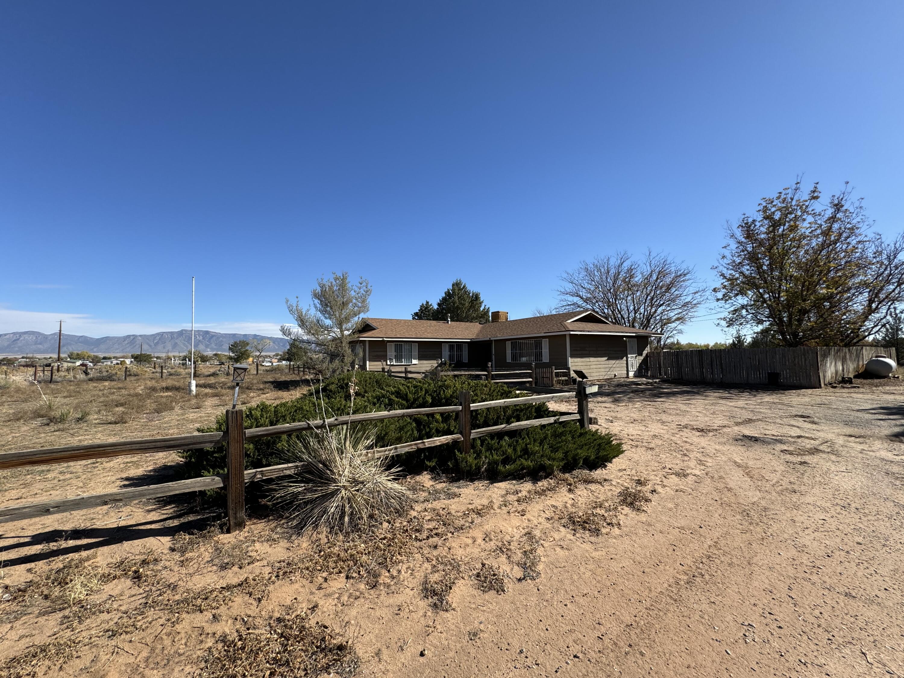 192 Van Camp Boulevard, Los Lunas, New Mexico image 1