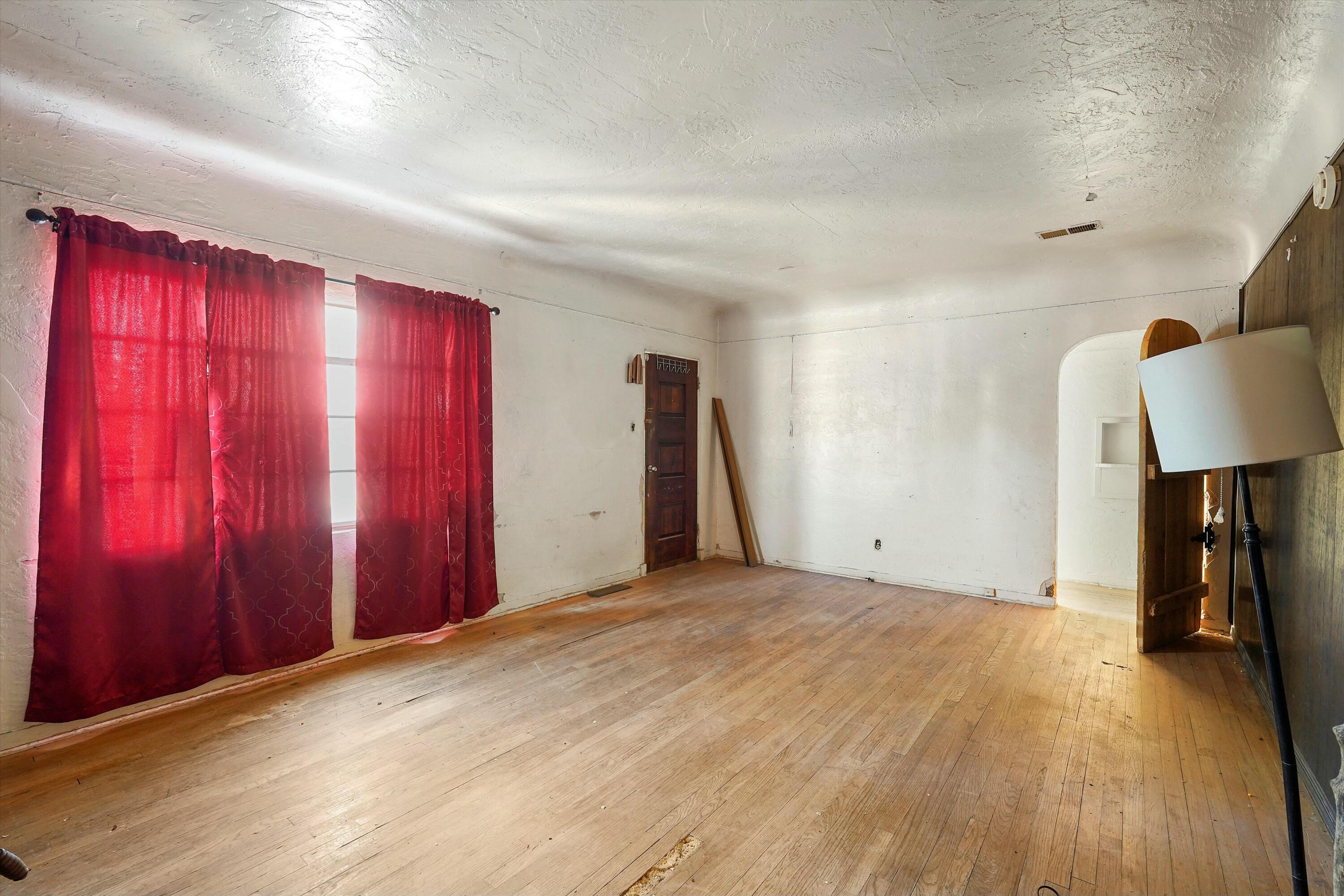 1233 Montrose Place SW