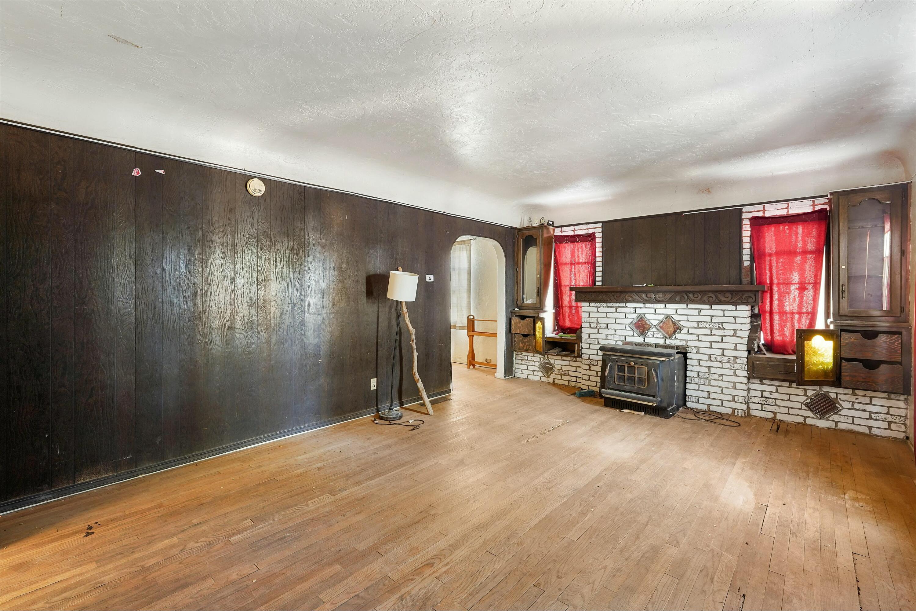 1233 Montrose Place SW