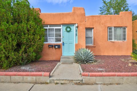Photo of 215 MAPLE Street NE, Albuquerque, NM 87106 (MLS # 1092863)