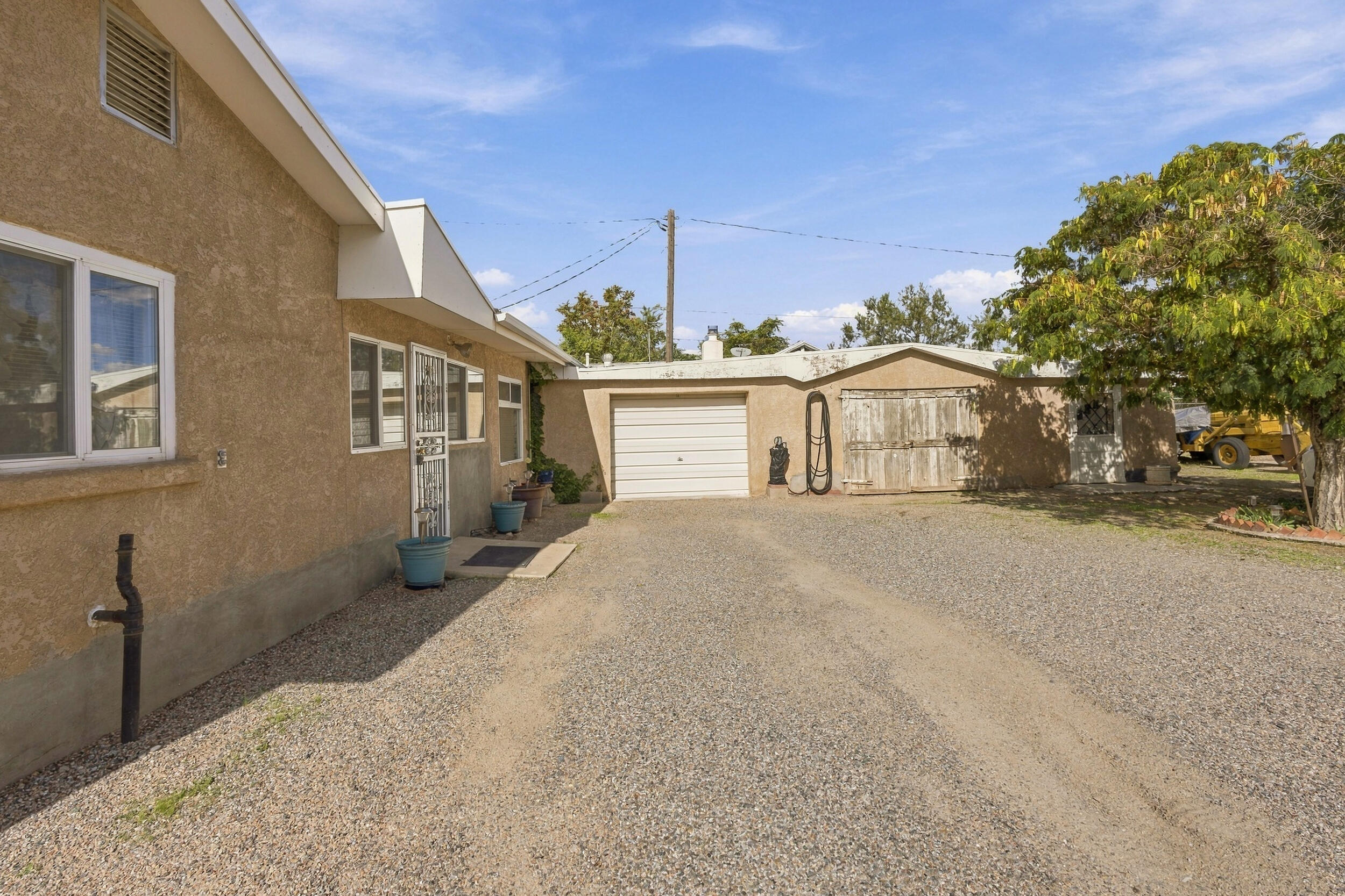 1142 S Camino Del Pueblo