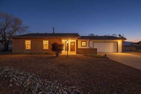 Photo of 350 Western Hills Drive SE, Rio Rancho, NM 87124 (MLS # 1095958)