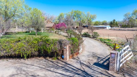 Photo of 350 Applewood Road, Corrales, NM 87048 (MLS # 1098408)