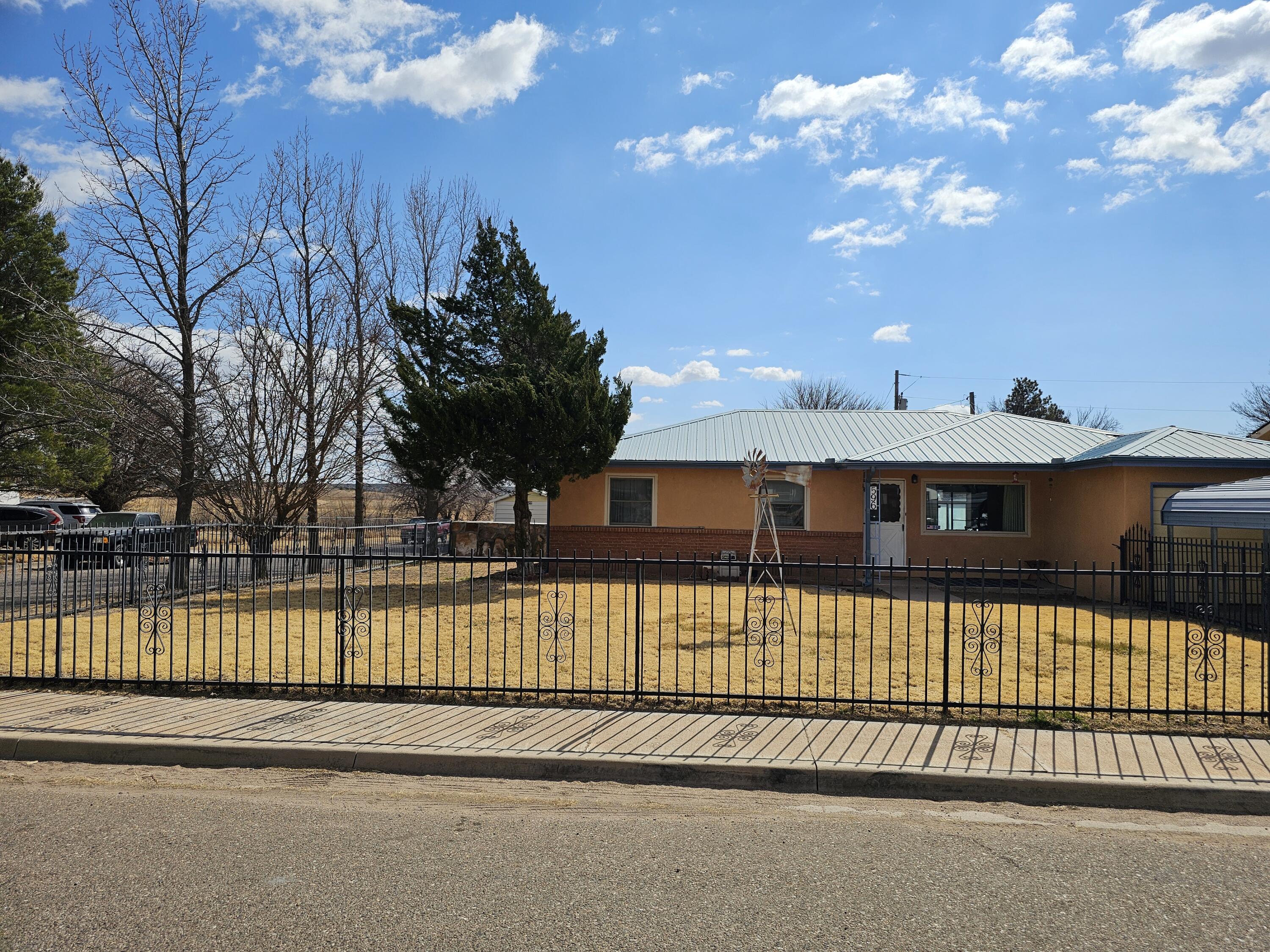 596 Bennie Avenue, Santa Rosa, New Mexico image 2