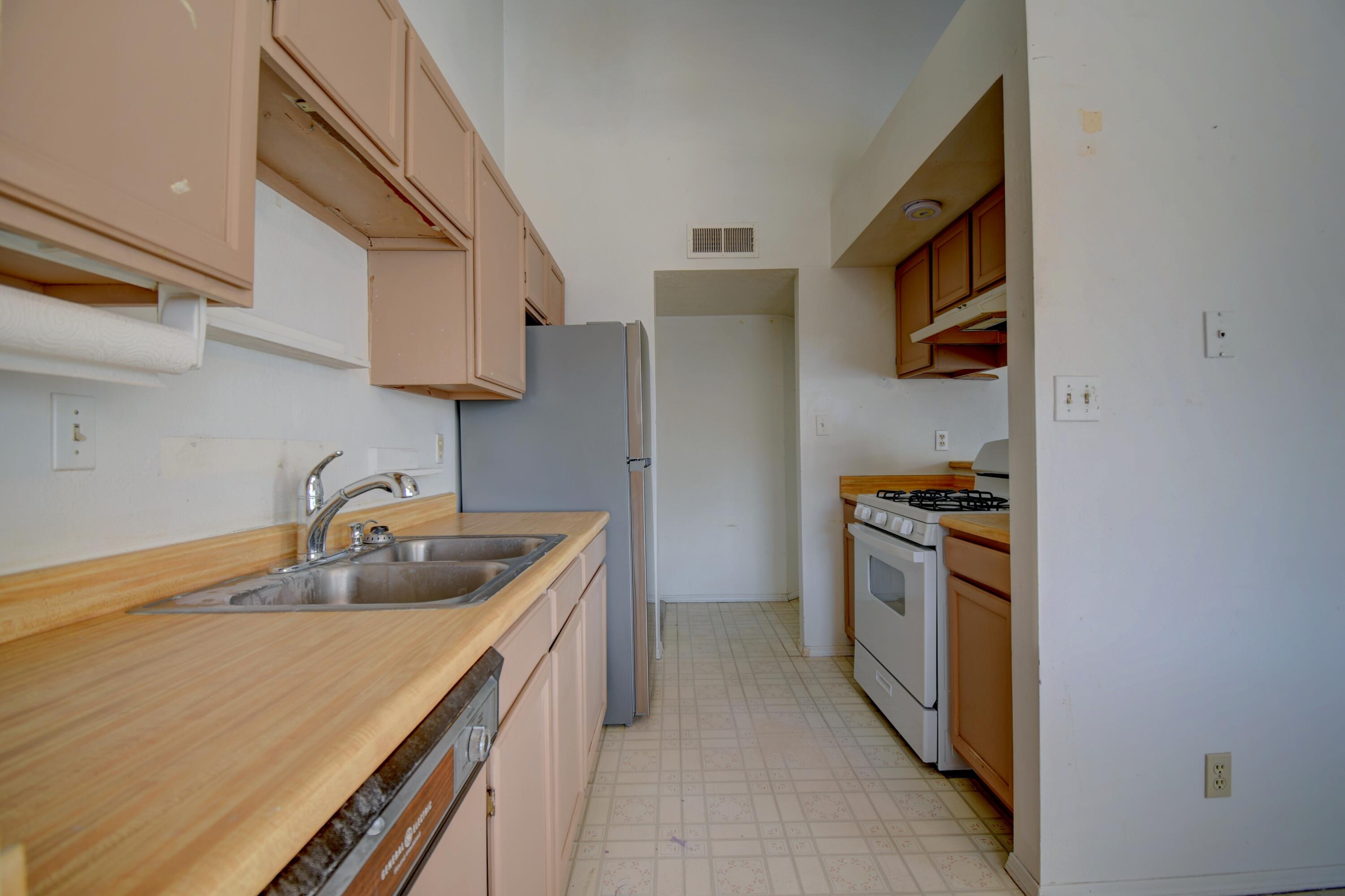 837 Madeira Drive SE