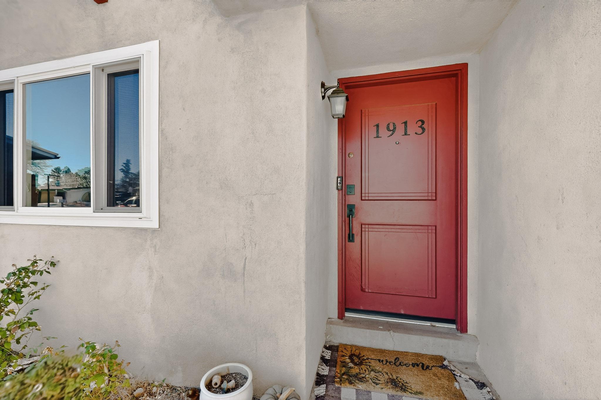 1913 Saturn Court NE