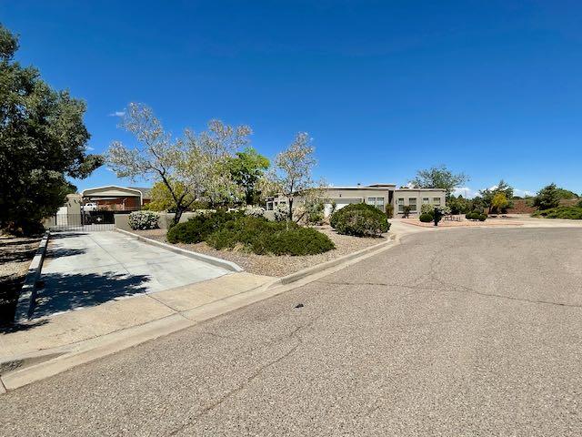 505 Laura Court, Belen, New Mexico image 2