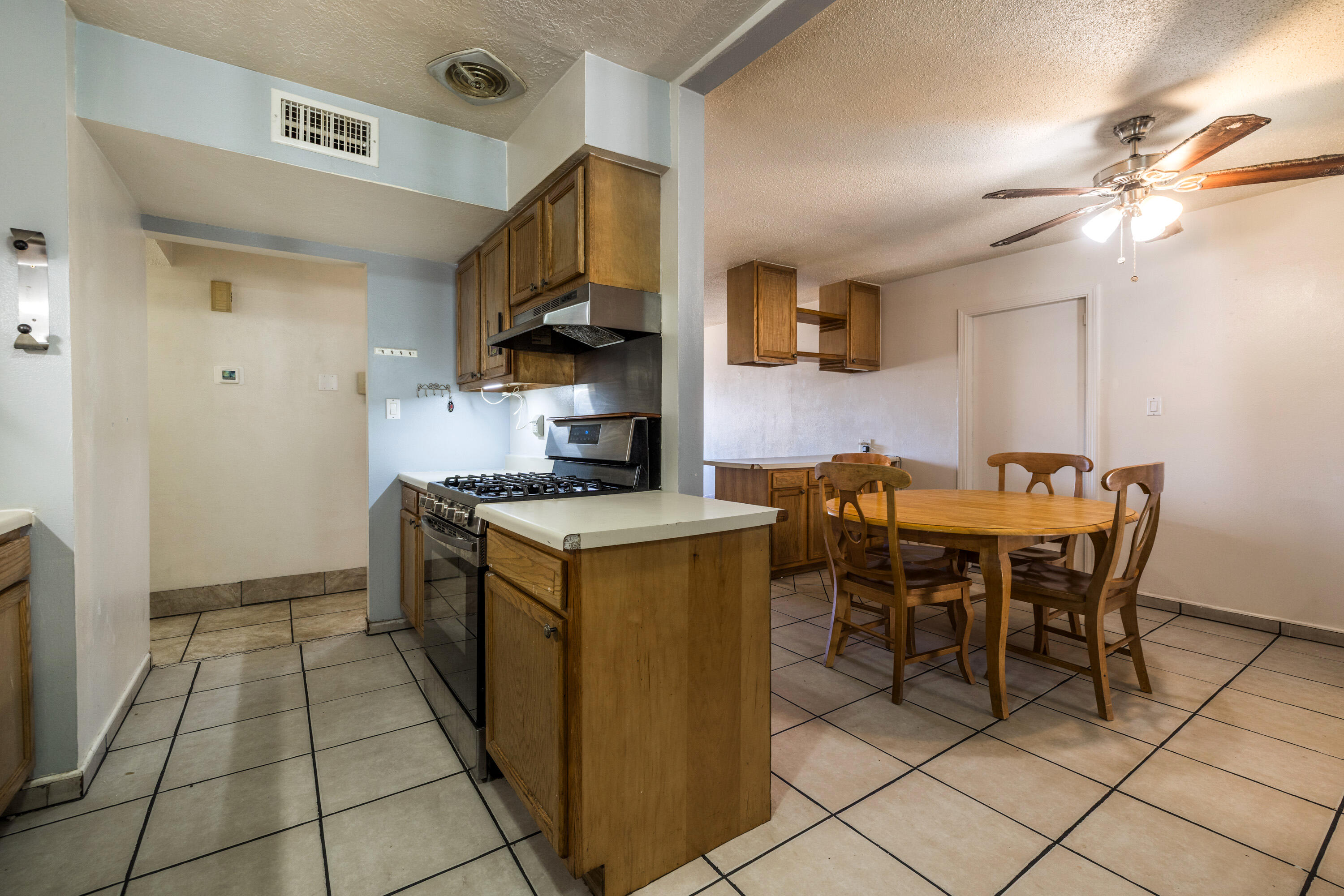 Albuquerque, New Mexico 87121, United States, 3 Bedrooms Bedrooms, ,1 BathroomBathrooms,Residential,Active,219224