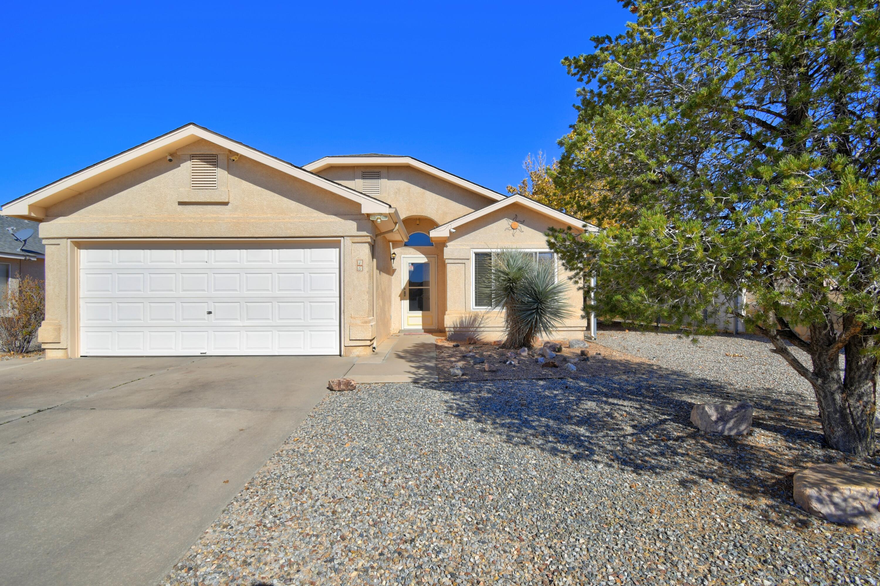 15 Flores Bonitas Ave, Los Lunas, New Mexico image 1