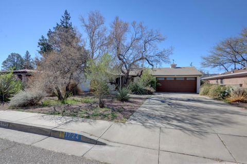 Photo of 1724 Chacoma Place SW, Albuquerque, NM 87104 (MLS # 1100381)