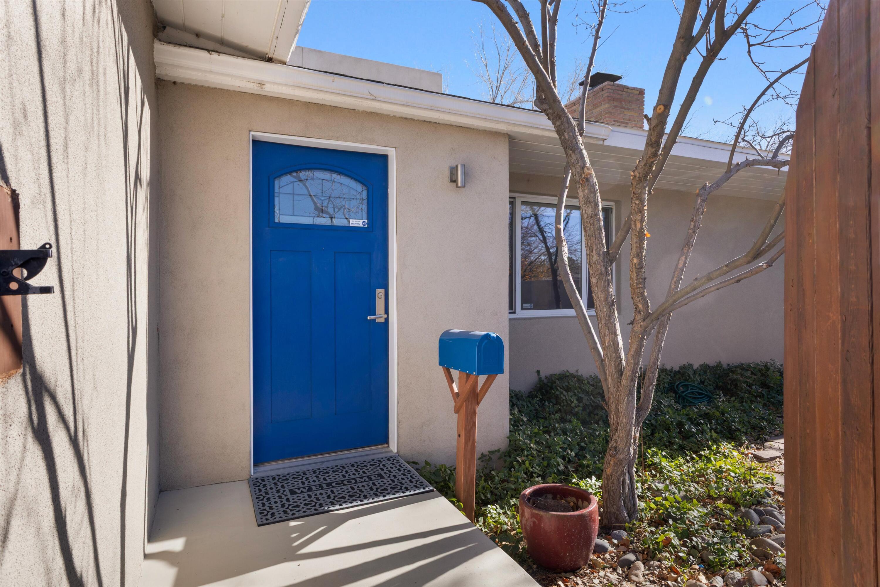 912 Hermosa Drive NE