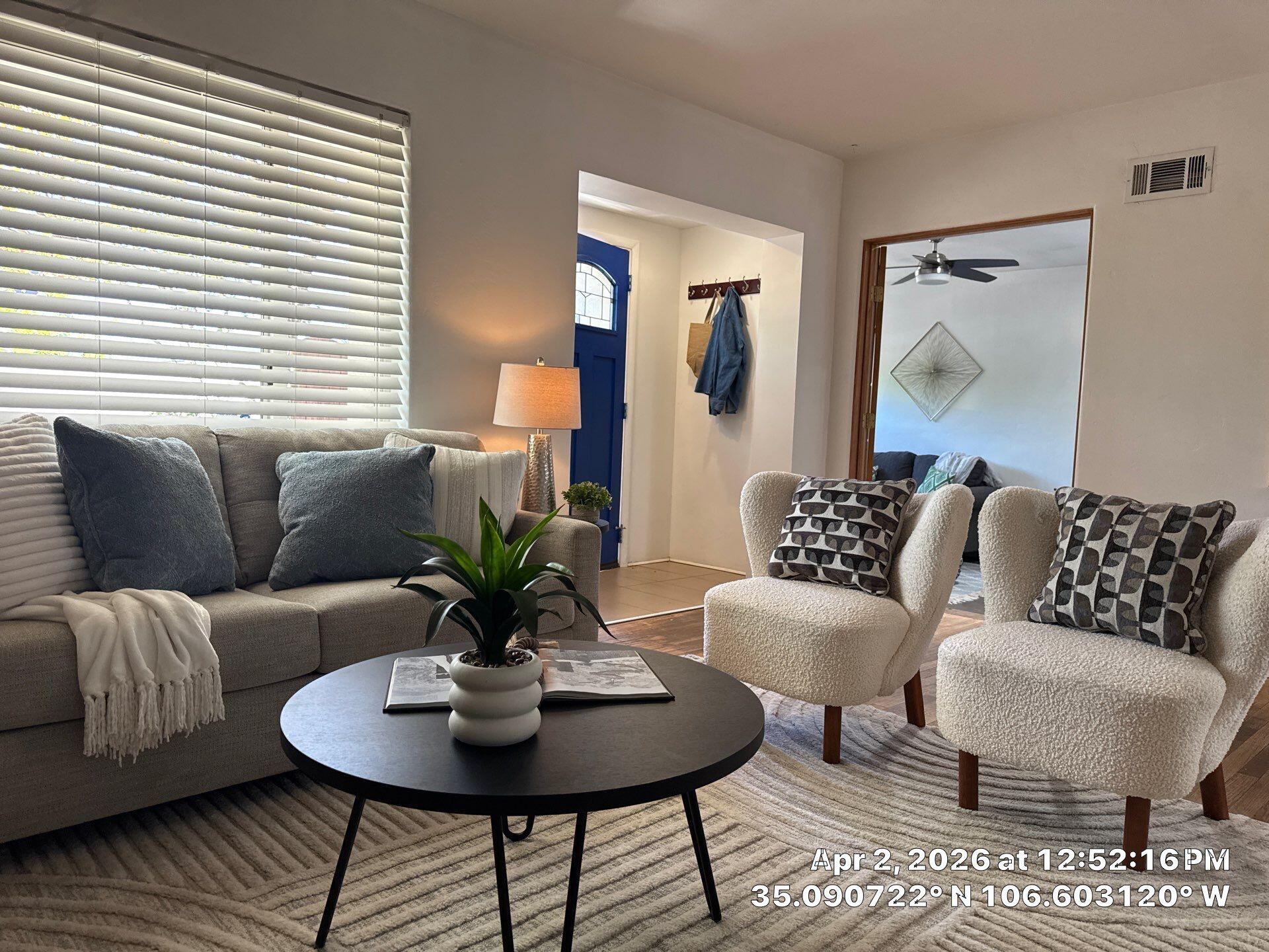 912 Hermosa Drive NE