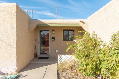 Photo of 8309 Fruit Avenue NE, Albuquerque, NM 87108 (MLS # 1094009)