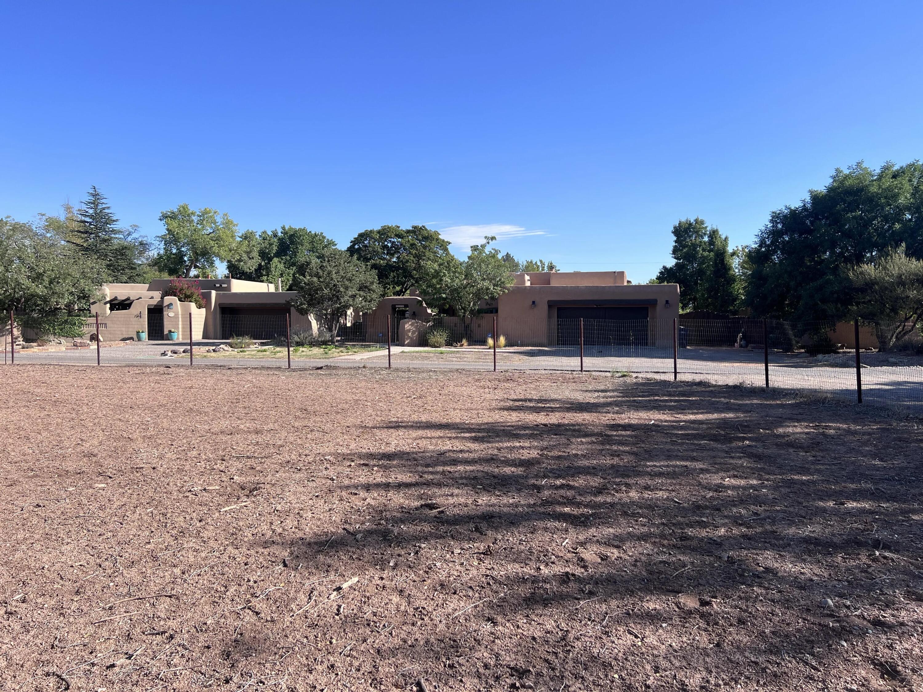 932 Hacienda Drive NW