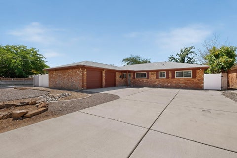 Photo of 8432 Palo Duro Avenue NE, Albuquerque, NM 87111 (MLS # 1108408)