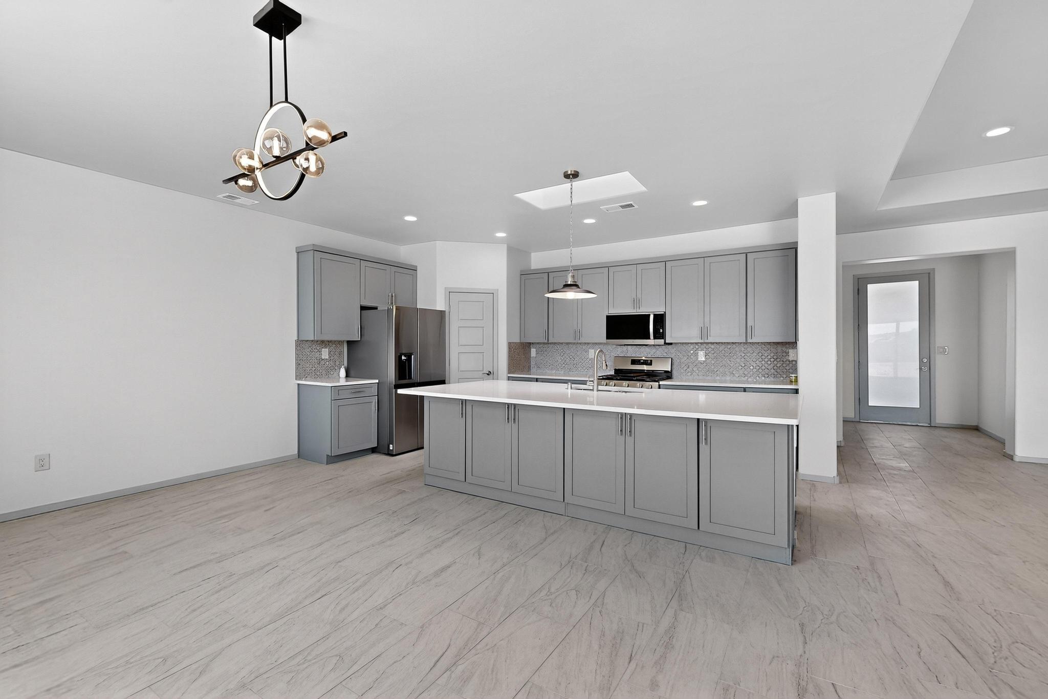 920 NightGlow Avenue NE