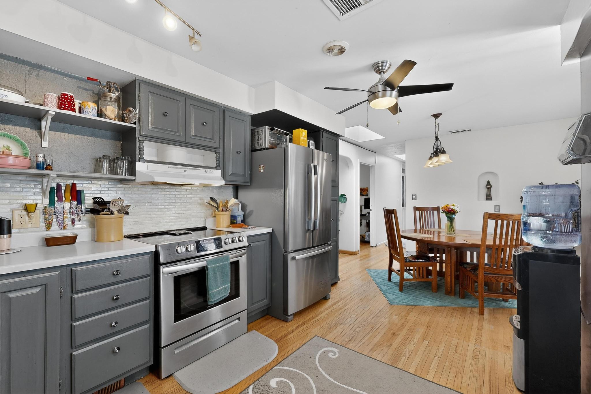 6205 Hannett Avenue NE