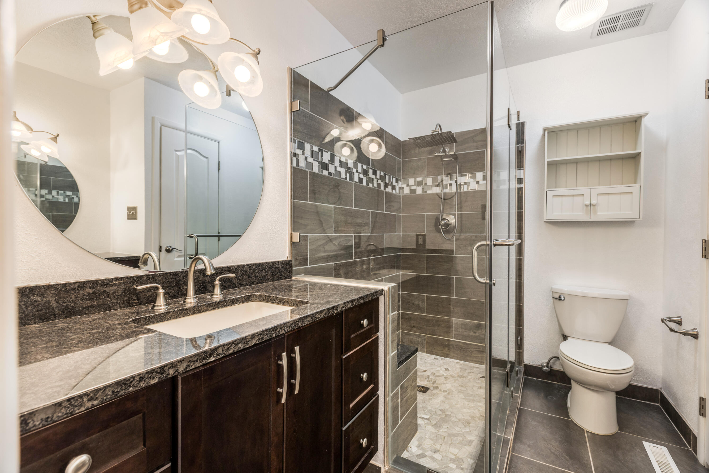 5316 Veronica Drive NE