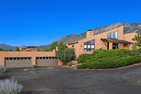 Photo of 450 LIVE OAK Lane NE, Albuquerque, NM 87122 (MLS # 1085444)
