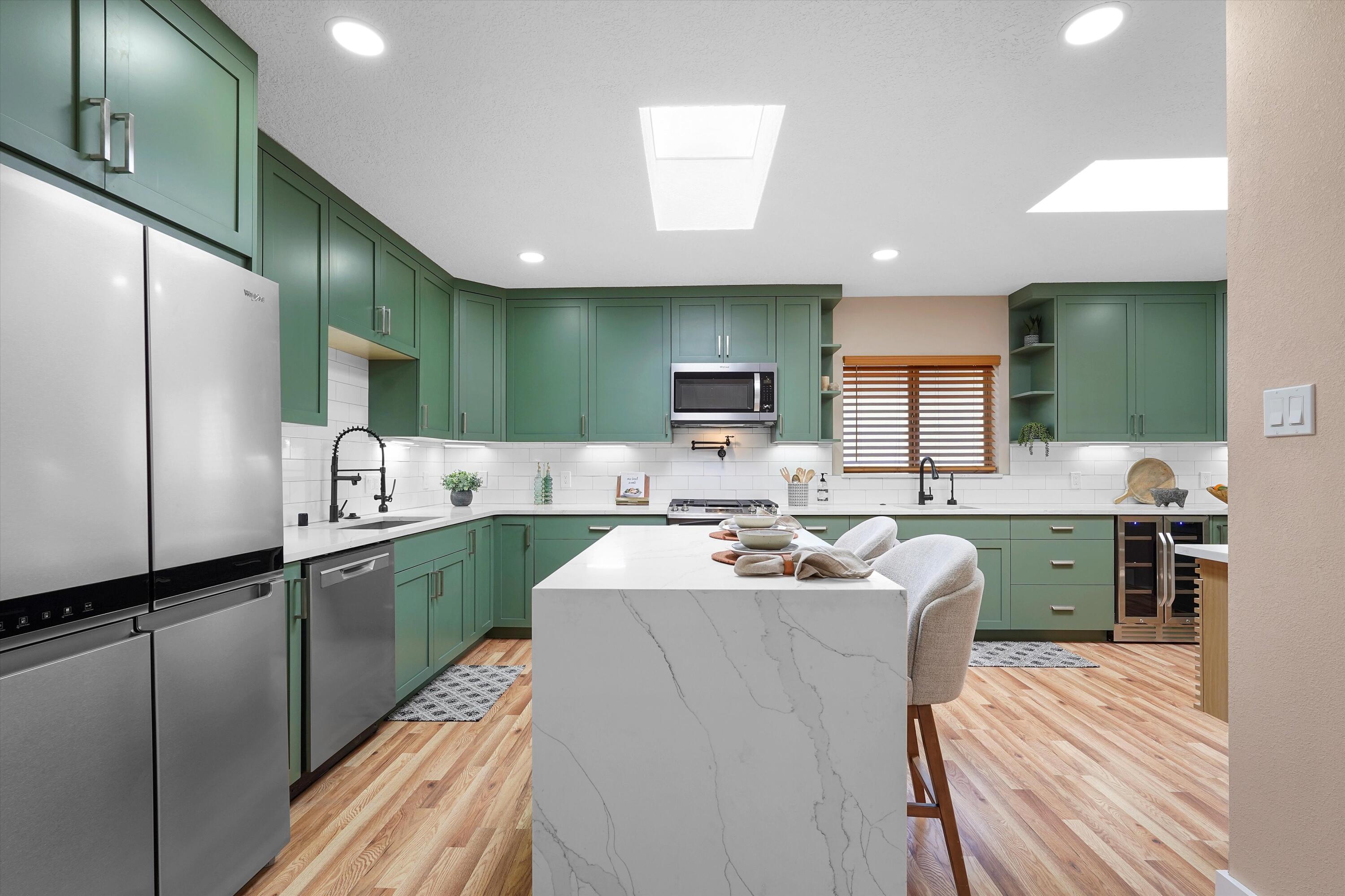 2615 Vista Larga Avenue NE