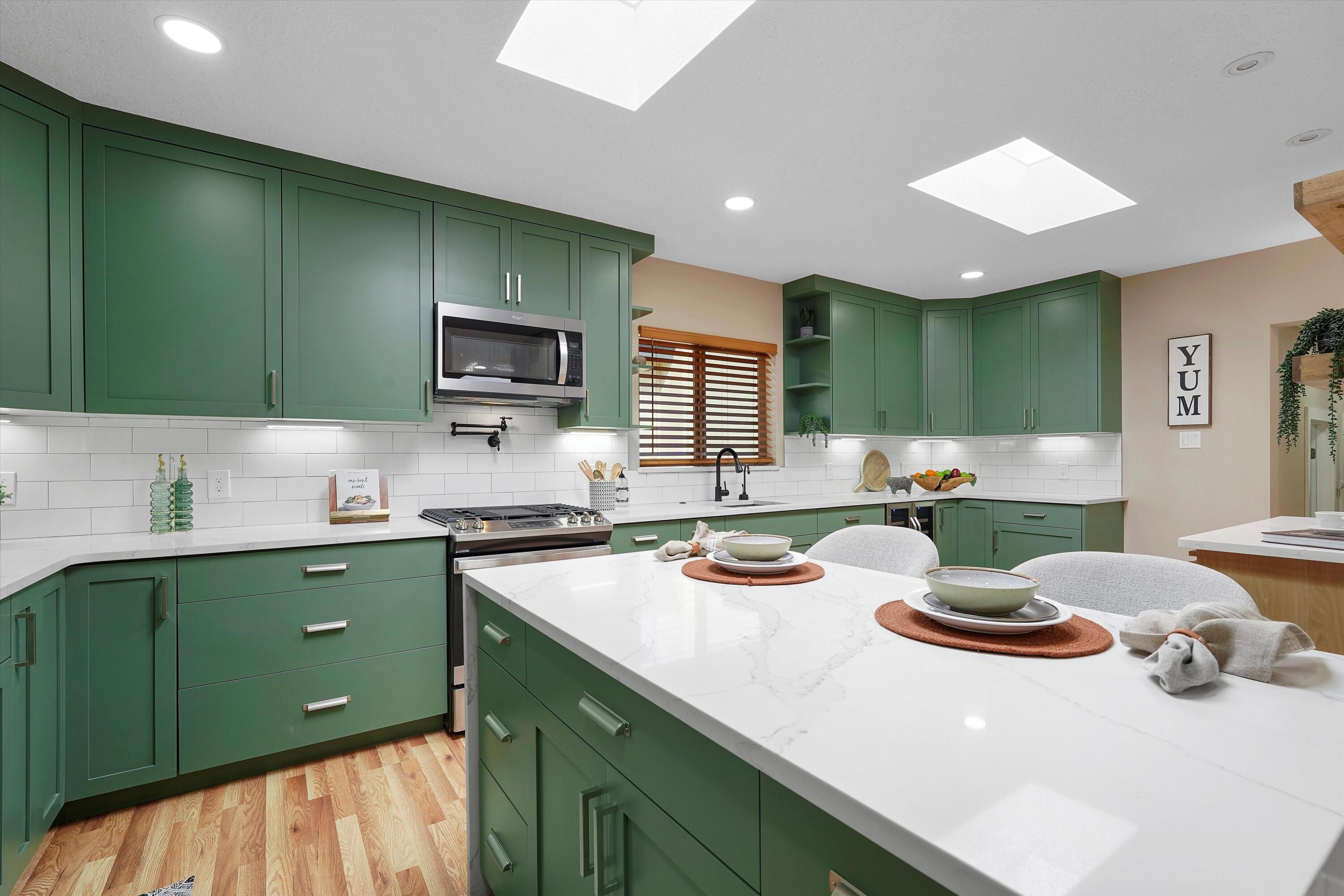 2615 Vista Larga Avenue NE