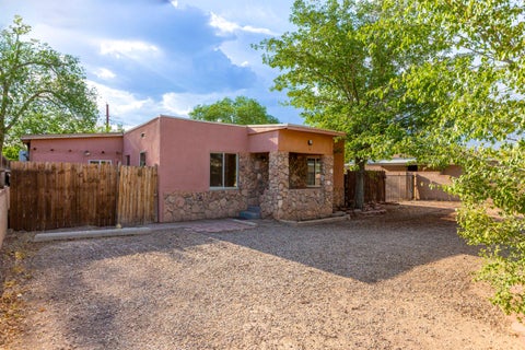 Homes For Sale - 5201 Grande Drive<br/> Albuquerque, NM 87107