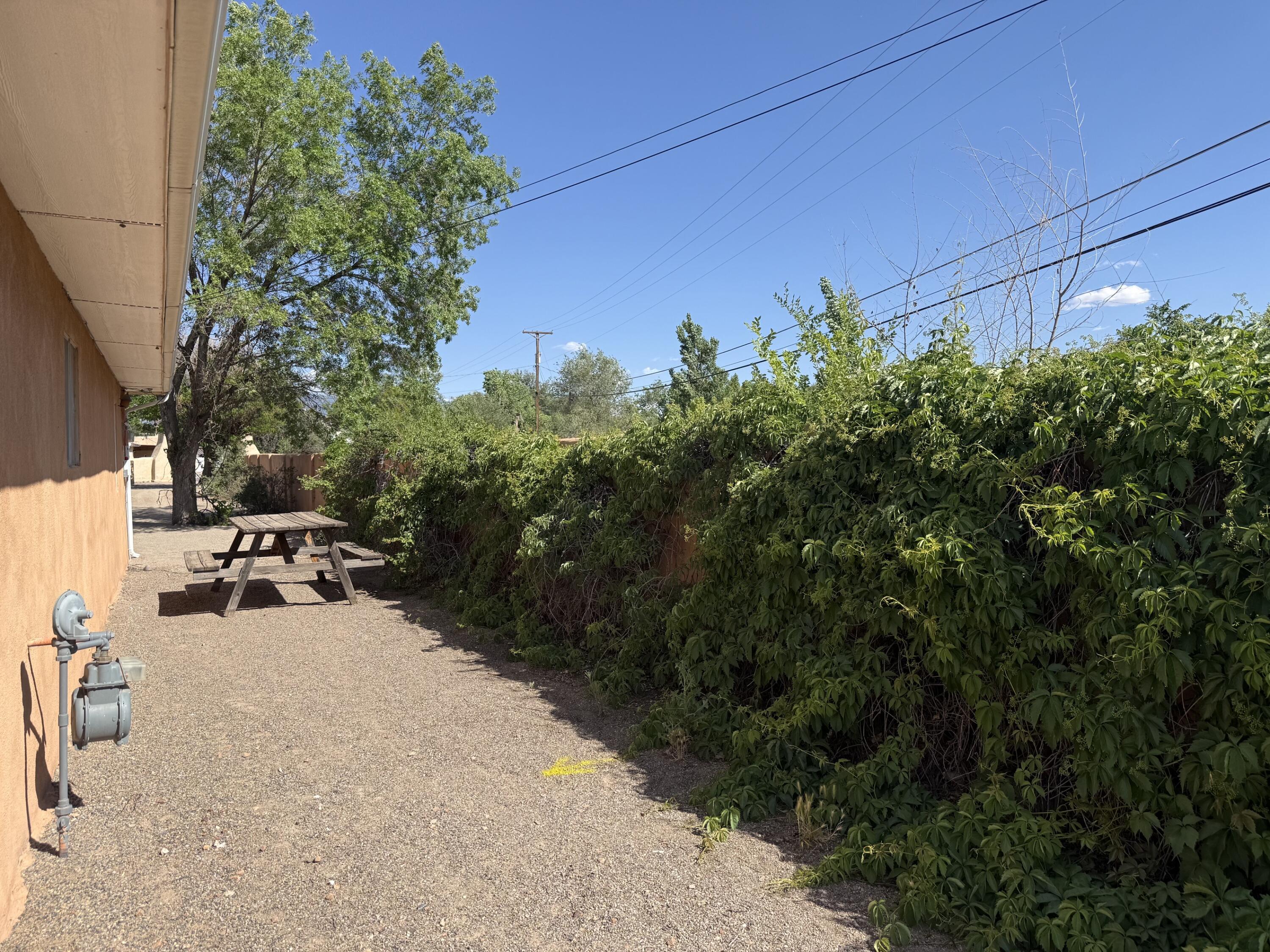 192 W Valverde Road